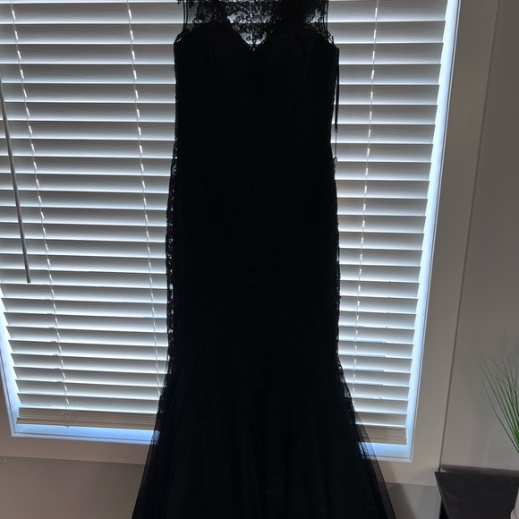 Royal Queen gown - Picture 2 of 6